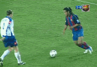 ronnie. ses pied sont comme de l'elastique