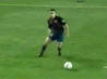 ronnie .il arrive a passer 4 defenseurs
